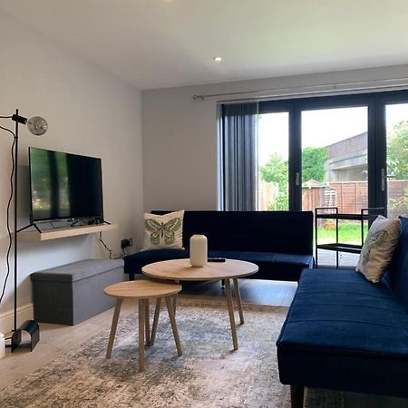 Апартаменты Wonderful 3 Bed Flat With Private Garden In Wimbledon - 1 The Queens Лондон Экстерьер фото