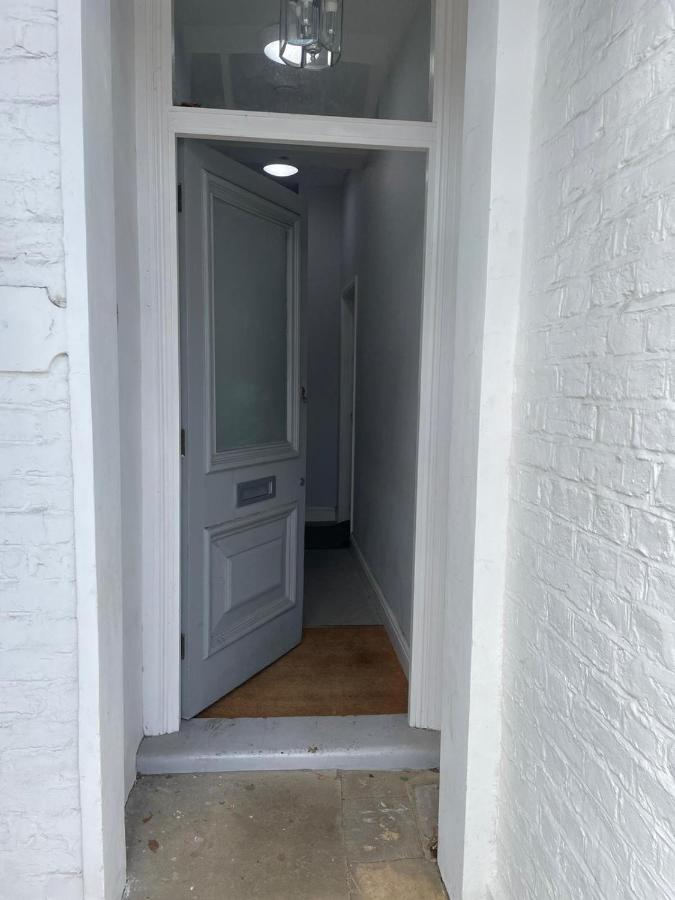 Апартаменты Wonderful 3 Bed Flat With Private Garden In Wimbledon - 1 The Queens Лондон Экстерьер фото
