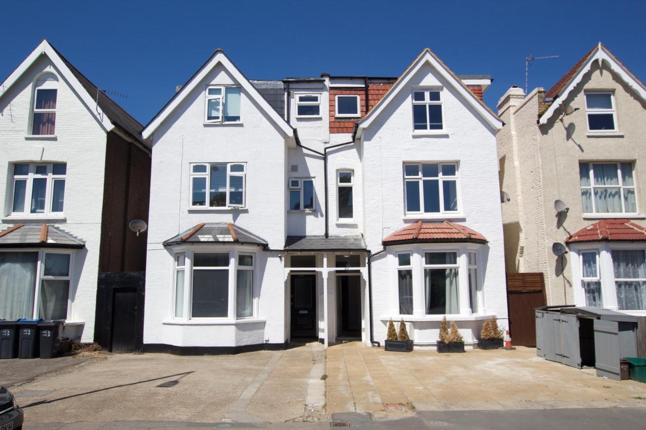 Апартаменты Wonderful 3 Bed Flat With Private Garden In Wimbledon - 1 The Queens Лондон Экстерьер фото