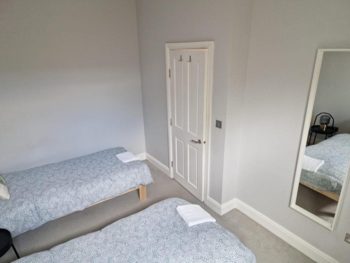 Апартаменты Wonderful 3 Bed Flat With Private Garden In Wimbledon - 1 The Queens Лондон Экстерьер фото