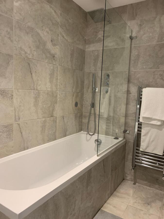 Апартаменты Wonderful 3 Bed Flat With Private Garden In Wimbledon - 1 The Queens Лондон Экстерьер фото